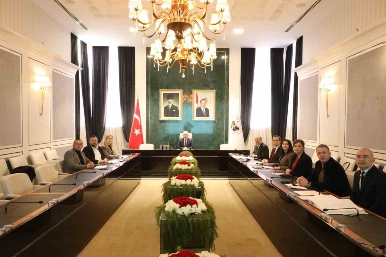 Kırklareli'nde, Vali Uğur Turan başkanlığındaki İl Encümen Toplantısı'nda gündem maddeleri