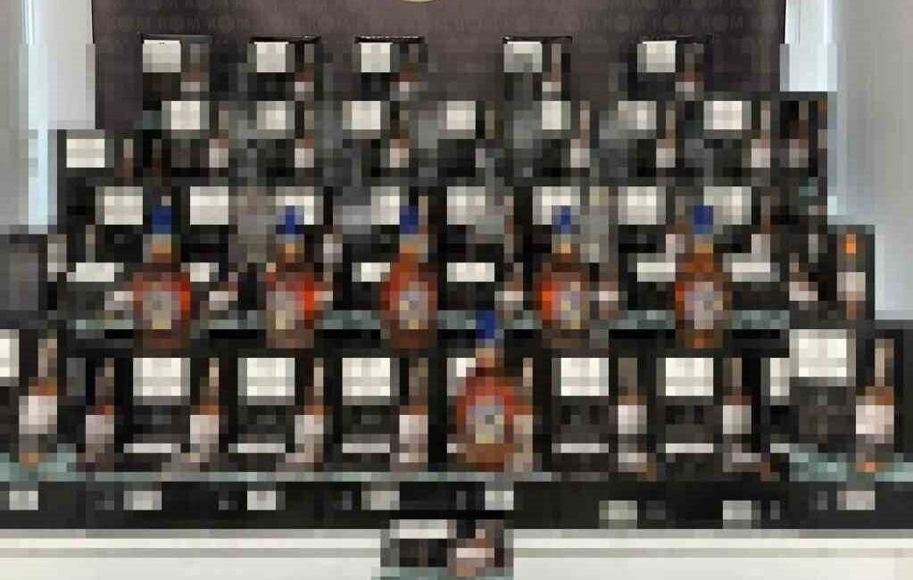 Kocaeli’nde Kaçak İçecek Operasyonu: 316 Litre Sahte Rakı ve Viski Ele Geçirildi Kocaeli'de yapılan operasyonda, İzmit'teki bir ev ve araçta toplam 316