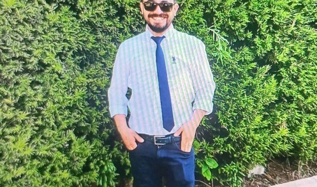 Koçarlı’da Tanınmış Esnaf Onur Çoban Evinde Ölü Bulundu Koçarlı'da işyeri sahibi Onur Çoban (35), evinde ölü bulundu. Oğlundan