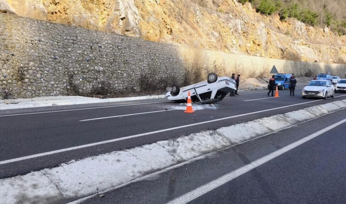 Zonguldak’ta Takla Atan Araçta İki Kişi Yaralandı Zonguldak-Ankara kara yolunda C.Ç. (70) adına kayıtlı otomobil kontrolden çıkarak