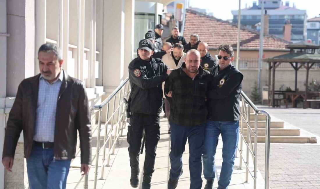 Konya’da Çöken Binanın Soruşturmasında 6 Şüpheli Adliyeye Sevk Edildi Konya'da çöken Taşoluk Apartmanı ile ilgili yürütülen soruşturma kapsamında 6