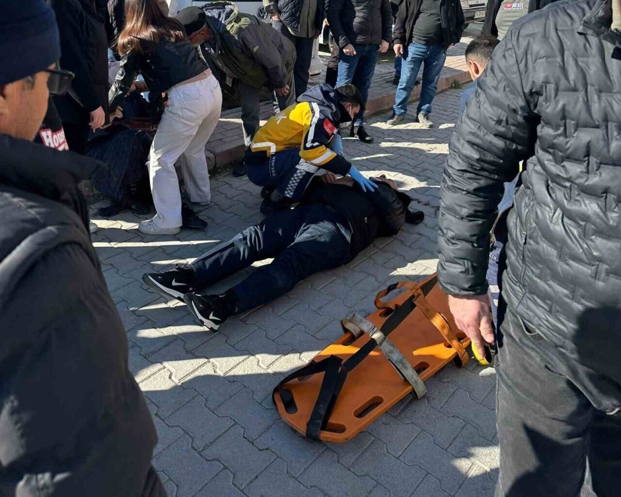 Konya'nın Akşehir ilçesinde otomobil ve motosikletin çarpışması sonucu A.P. ve