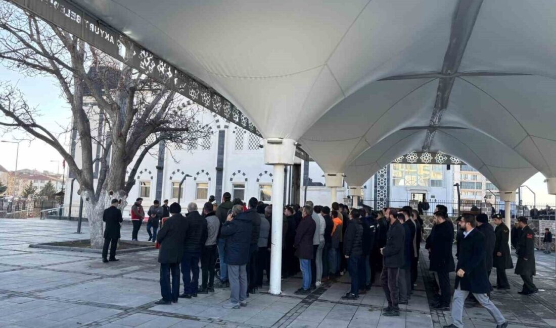 Kore Gazisi Cafer Yeşilkaya, askeri törenle son yolculuğuna uğurlandı 98 yaşında vefat eden Kore Gazisi Cafer Yeşilkaya, Akyurt’ta düzenlenen