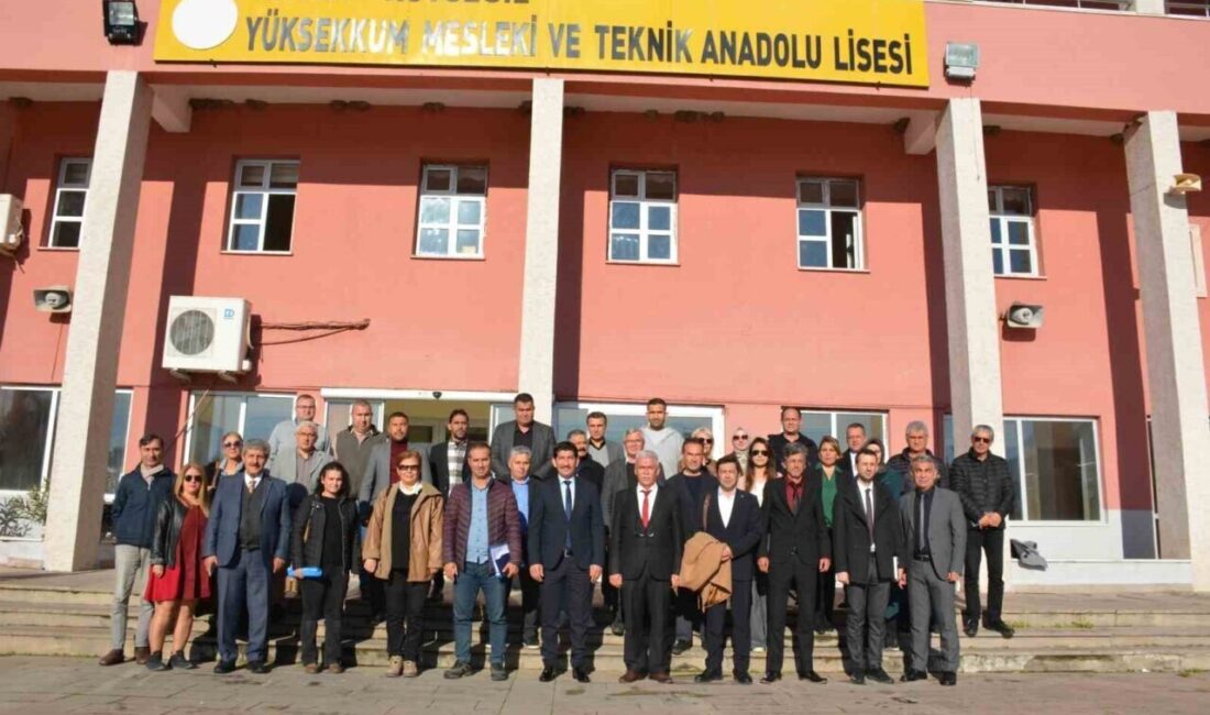 Köyceğiz’de Eğitim Yılı Toplantısı Gerçekleşti: Kalite ve Güvenlik Konuları Masaya Yatırıldı Köyceğiz ilçesinde, 2024-2025 Eğitim Öğretim Yılı'nın ikinci dönemine ilişkin toplantı