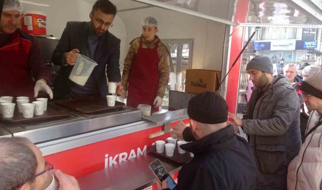Kütahya’da Miraç Kandili’nde Vatandaşlara Salep İkramı Yapıldı Kütahya Vakıflar Bölge Müdürlüğü, Miraç Kandili'nde vatandaşlara salep ikram etti.
