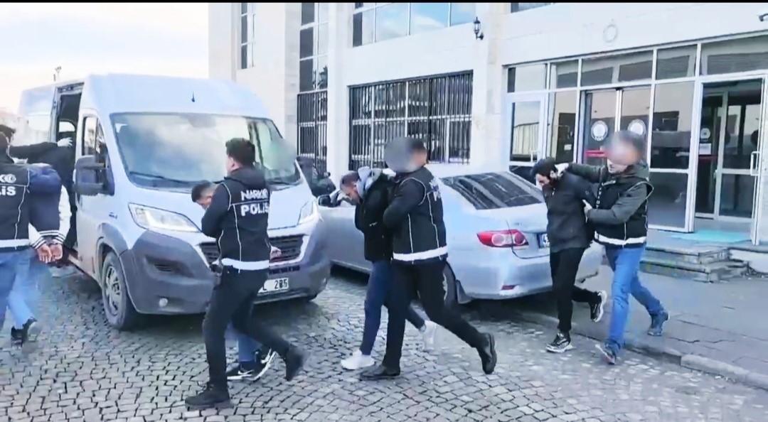 KÜTAHYA’DA UYUŞTURUCU OPERASYONU: 5 ŞÜPHELİ TUTUKLANDI