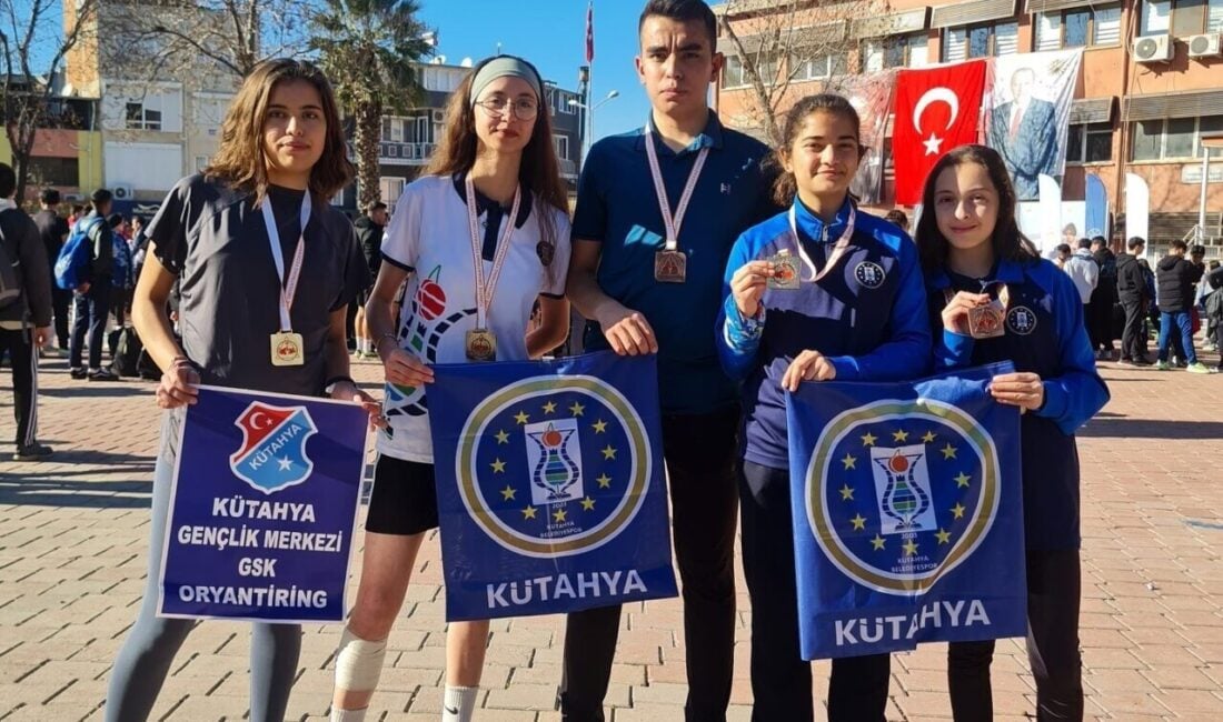 Kütahya Belediyespor'un genç sporcuları, Aydın'daki Türkiye Oryantiring Şampiyonası'nda başarılar elde