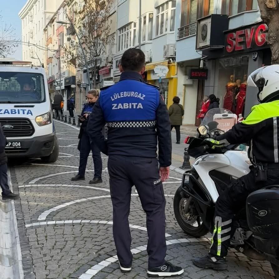 Kırklareli'nin Lüleburgaz ilçesinde, araç trafiğine kapalı alanda motosiklet kullanan 33
