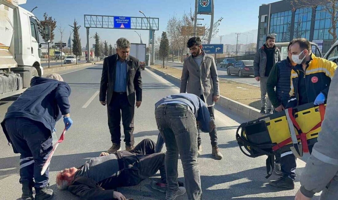 Malatya’da yolun karşısına geçerken kamyonun çarpması sonucu yaşlı adam yaralandı Malatya'da, 70 yaşındaki Hamit Karabulut, karşıdan karşıya geçerken S.A. yönetimindeki