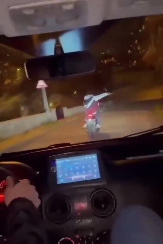 Maltepe Gülsuyu Mahallesi'nde, motosikletli maskeli iki kişi saat 02.00'de etrafa