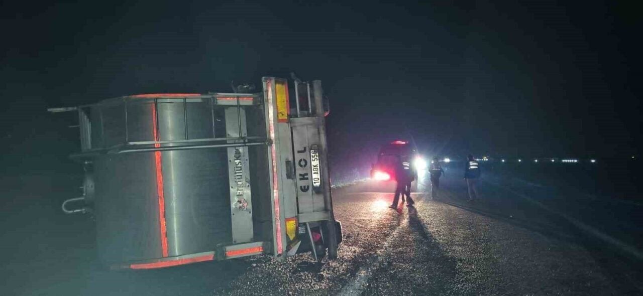 Balıkesir'in Manyas-Susurluk yolunda meydana gelen zincirleme trafik kazasında iki kişi