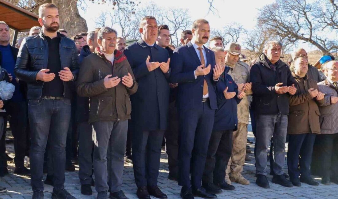 Savur’da 31 yıl önceki PKK saldırısında şehit düşen 21 kişi mezarları başında anıldı Mardin’in Savur ilçesinde, 21 Ocak 1994'te PKK'nın düzenlediği saldırıda şehit