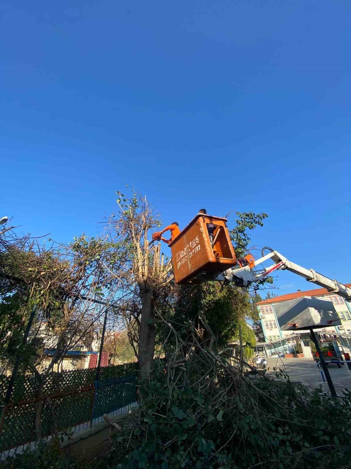 Marmaris Belediyesi, ikinci dönem öncesinde okullarda bakım, onarım ve temizlik