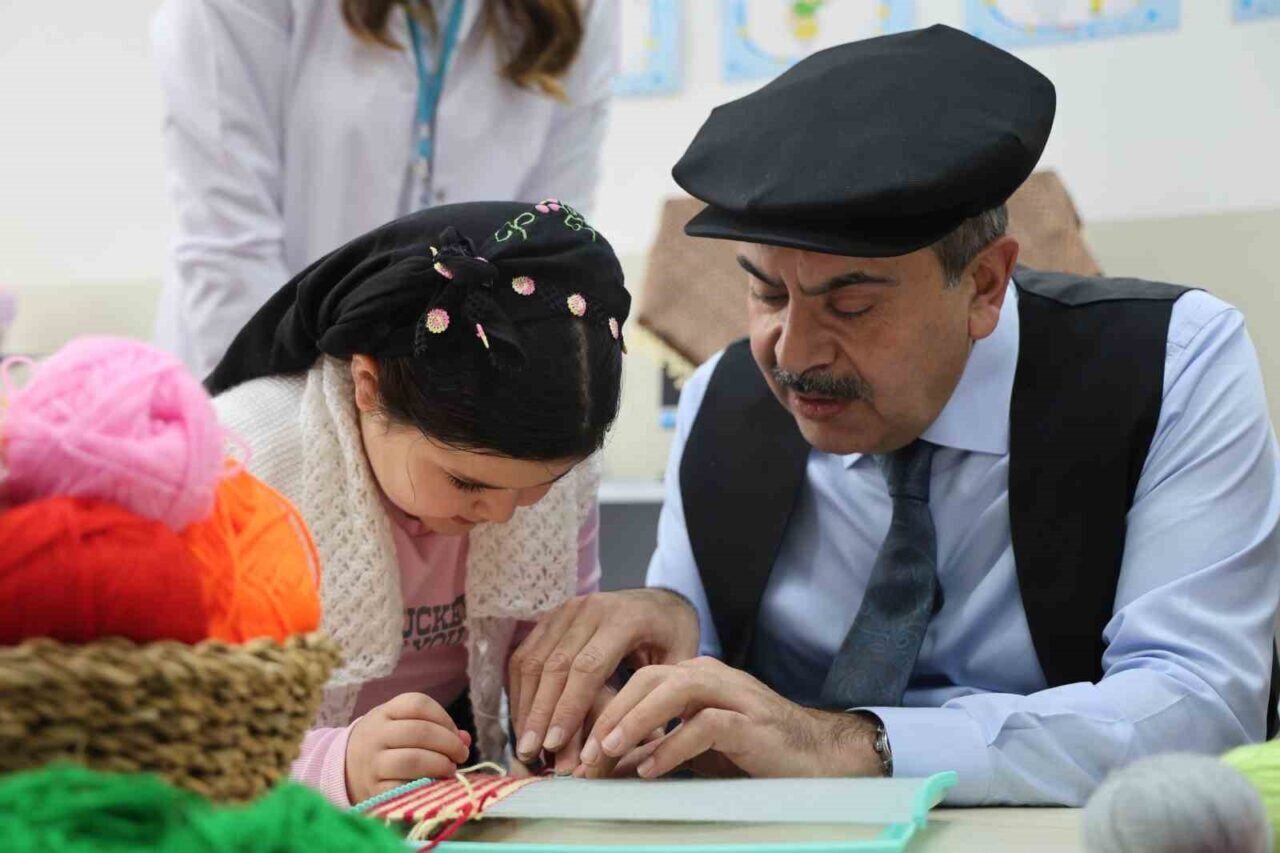 Milli Eğitim Bakanı Yusuf Tekin, Elazığ ziyareti sırasında Türkiye Yüzyılı
