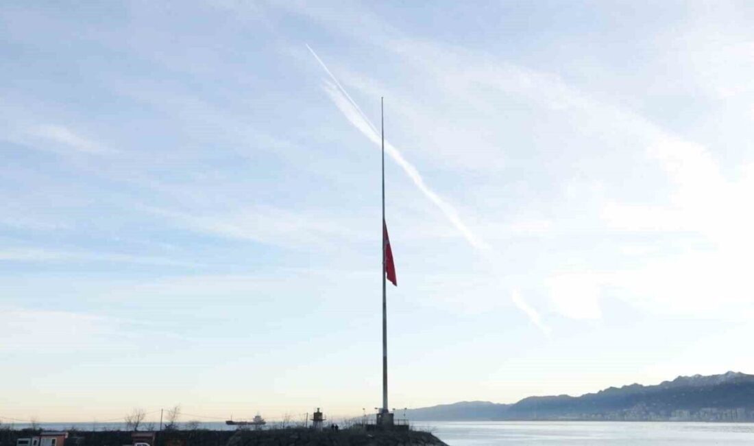 Bolu’daki yangında hayatını kaybedenler için Rize’de milli yas nedeniyle bayraklar yarıya indirildi. Bolu Kartalkaya Kayak Merkezi’nde Grand Kartal Otel'de çıkan yangında 76