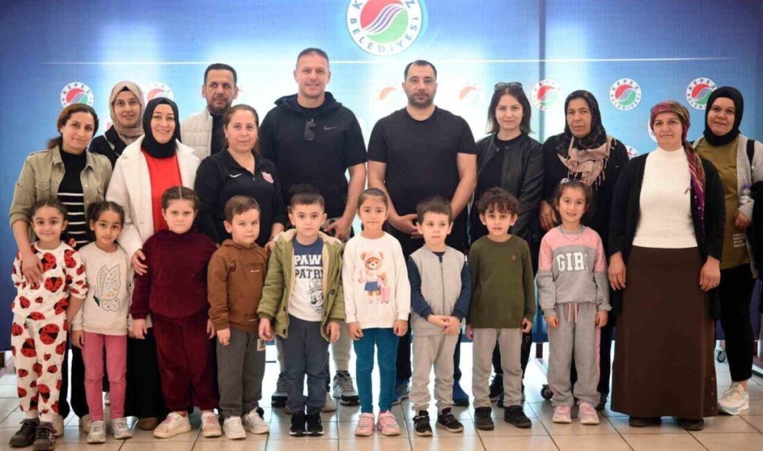 Kepez Belediyespor’dan Anasınıfı Öğrencilerine Tekvando Etkinliği Kepez Belediyespor Kulübü, anasınıfı öğrencilerine tekvando tanıtımı yaptı. Turgut Özal