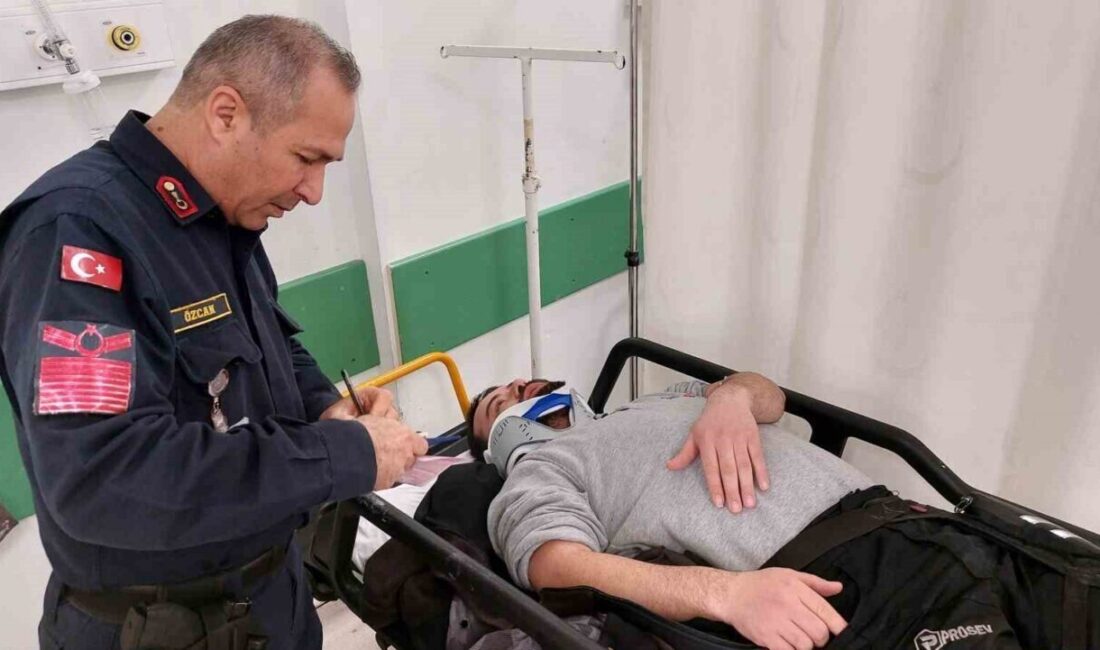 Samsun’da Motosiklet Sürücüsü Trafik Kazasında Yaralandı Samsun'un İlkadım ilçesinde meydana gelen kazada otomobille çarpışan motosiklet sürücüsü
