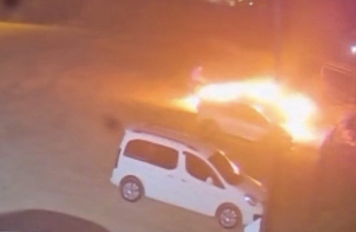 Mersin'in Anamur ilçesindeki bir restoranda H.Y.'ye ait otomobil, motosikletli bir