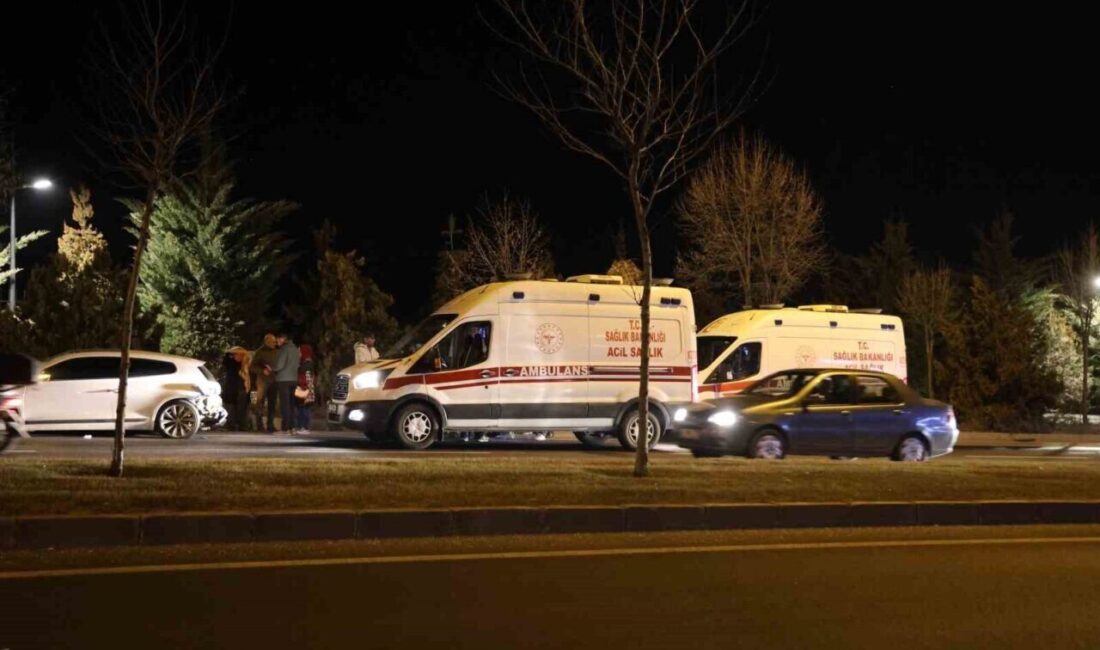 Nevşehir’de Alkollü Sürücü Trafik Kazasında İki Kişiyi Yaraladı Nevşehir'de alkollü sürücü Furkan O., 15 Temmuz Mahallesi'nde önündeki aracına