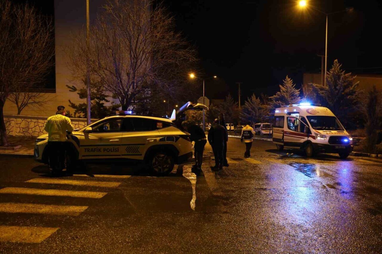 Nevşehir'de TÜİK kavşağında üç aracın karıştığı kazada, E.E. yönetimindeki otomobilin