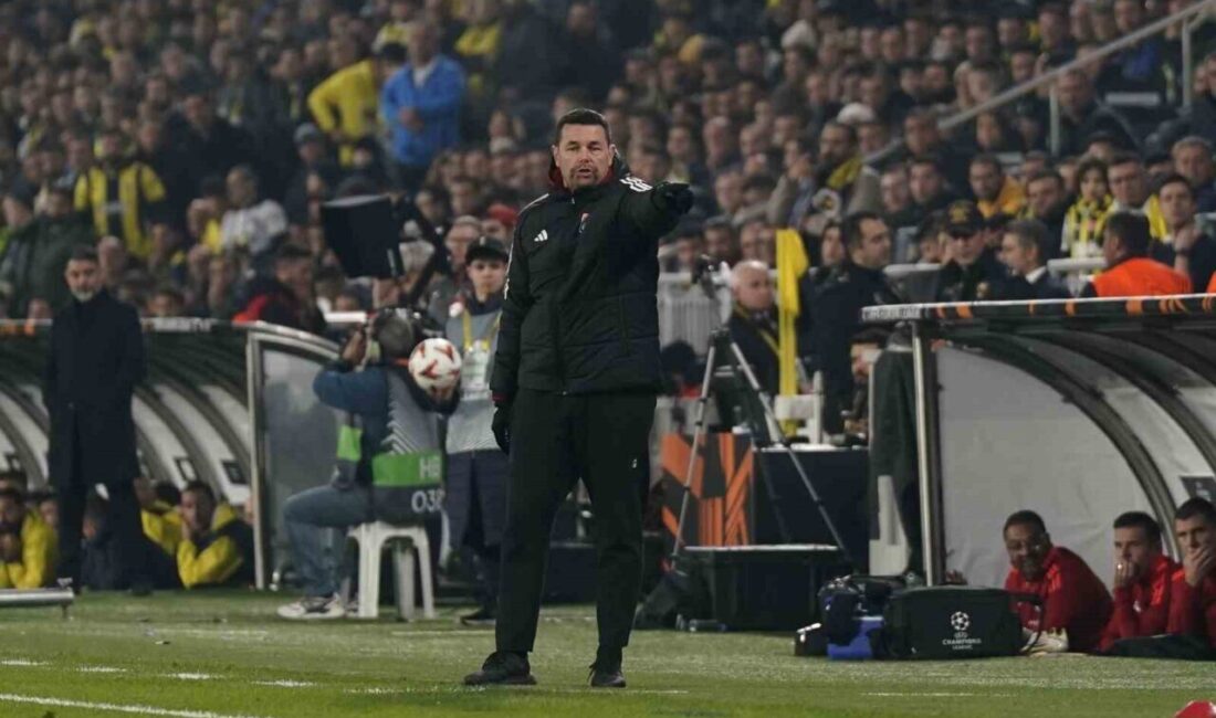 Olympique Lyon, Teknik Direktör Pierre Sage ile yollarını ayırdı Fransız futbol takımı Olympique Lyon, Teknik Direktör Pierre Sage’nin görevine