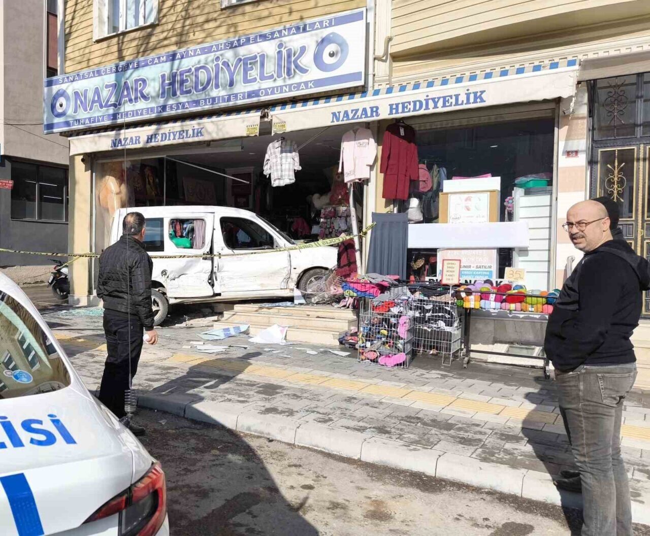 Sivas'ta Y.S. yönetimindeki Citroen marka otomobil, kontrolü kaybederek önce başka