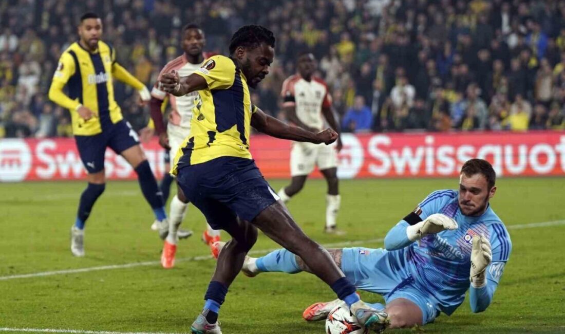Bright Osayi-Samuel, Lyon maçında gördüğü sarı kartla Avrupa Ligi’nde cezalı duruma düştü Fenerbahçe'nin Nijeryalı futbolcusu Bright Osayi-Samuel, Lyon ile oynanan UEFA Avrupa