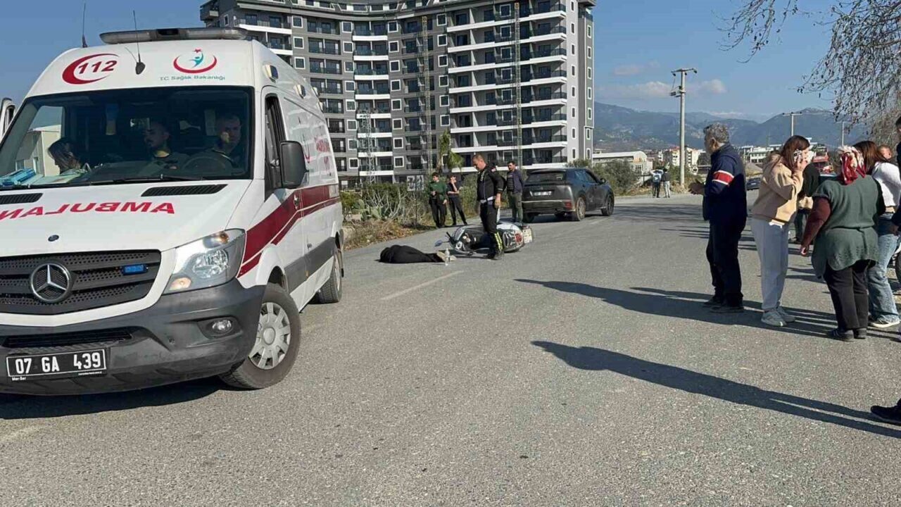 Antalya'nın Gazipaşa ilçesinde otomobil ile iki motosikletin çarpışması sonucu Bahar