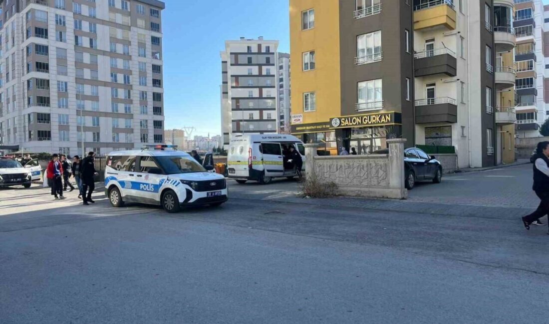 Kayseri’de Özel Harekat Polisi Evinde Tabancayla Ölü Bulundu Kayseri'nin Melikgazi ilçesinde Özel Harekat polisi A.M.U., evinde tabanca ile