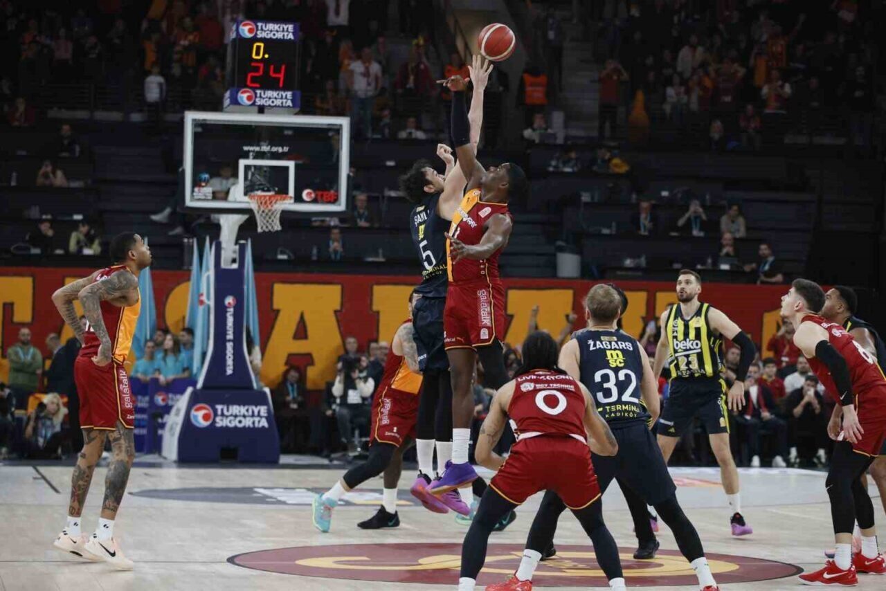 Türkiye Sigorta Basketbol Süper Ligi’nin 15. haftasında Fenerbahçe Beko, Galatasaray’ı