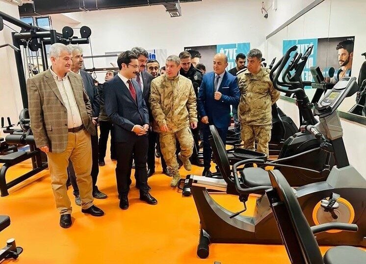 Erzincan'ın Refahiye ilçesinde yeni bir fitness salonu hizmete girdi. Kaymakam