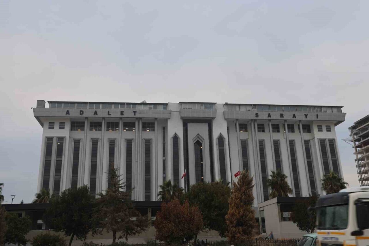 Hatay'ın Antakya ilçesindeki Rönesans Rezidans davasının 4. duruşması başladı. Rüzgarla