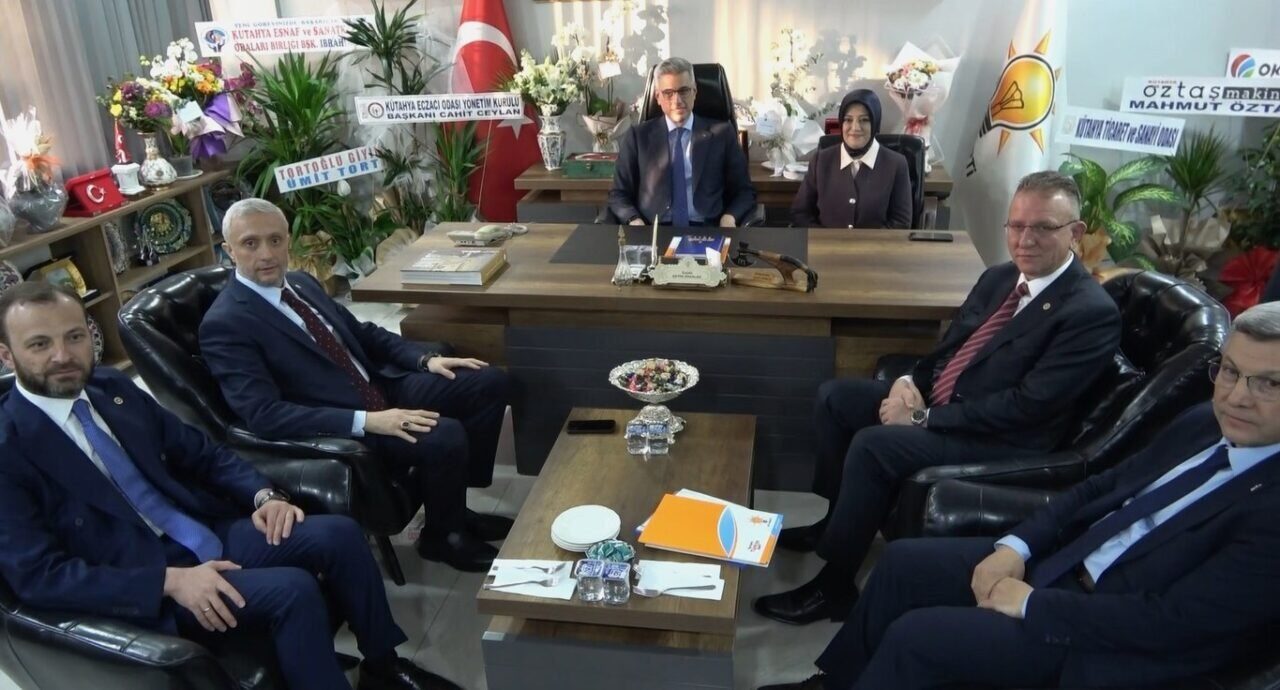 Sağlık Bakanı Kemal Memişoğlu, AK Parti Kütahya İl Başkanlığı'nı ziyaret
