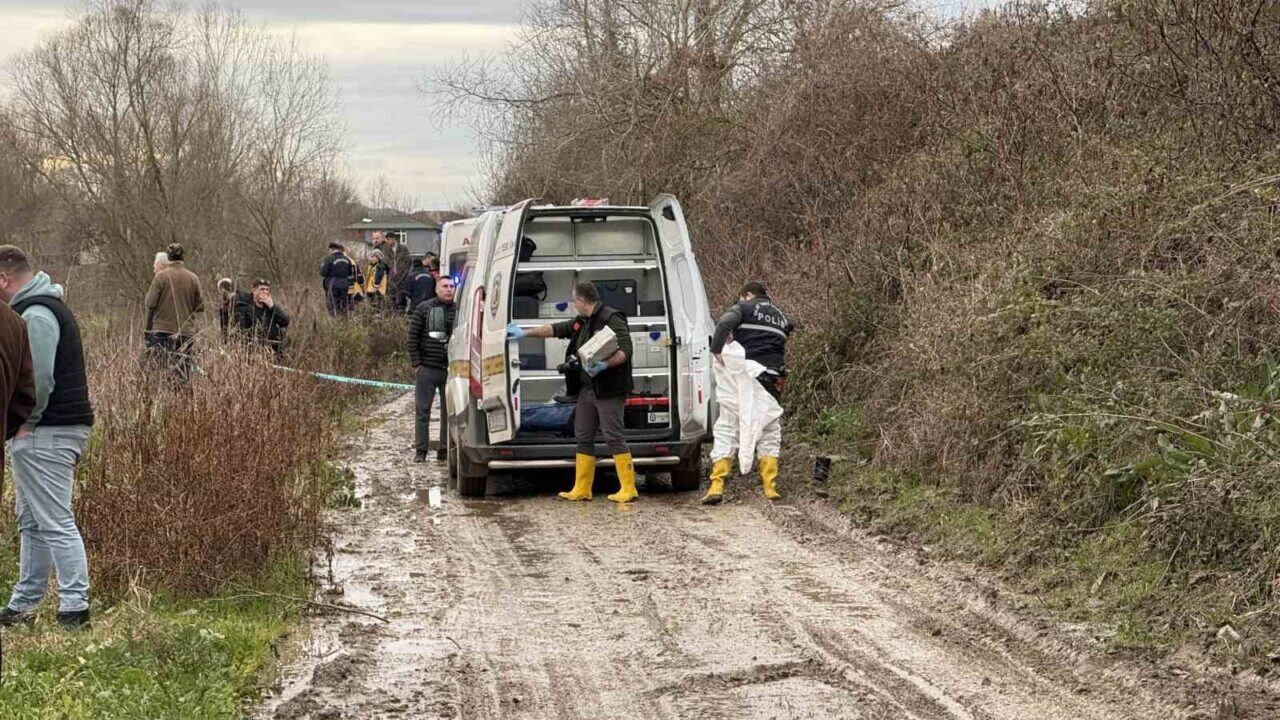 Sakarya'nın Ferizli ilçesinde balık tutmaya giden bir vatandaş, nehirde hareketsiz