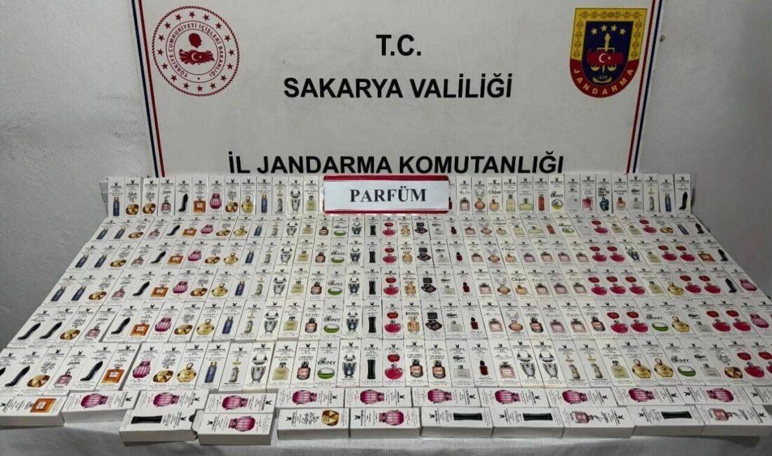 Sakarya’da Jandarmadan Kaçak Parfüm Operasyonu: 250 adet ele geçirildi Sakarya İl Jandarma Komutanlığı, İstanbul'dan şehre getirileceği belirlenen 250 adet
