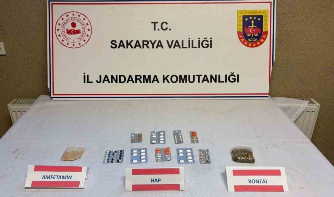Serdivan’da jandarma tarafından düzenlenen uyuşturucu operasyonunda 17 yaşındaki bir genç gözaltına alındı. Sakarya'nın Serdivan ilçesinde jandarma operasyonunda 17 yaşındaki S.S.A. gözaltına alındı.