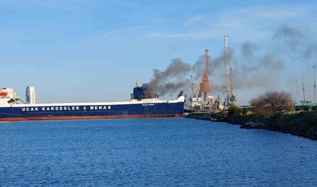 Samsun Limanı’ndaki Kuru Yük Gemisinde Yangın Çıktı Samsun Limanı'ndaki Uçak Kardeşler-Menas isimli kuru yük gemisinde çıkan yangın