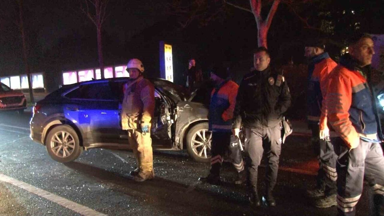 İstanbul Sarıyer'de 7 aracın karıştığı zincirleme trafik kazasında 3 kişi