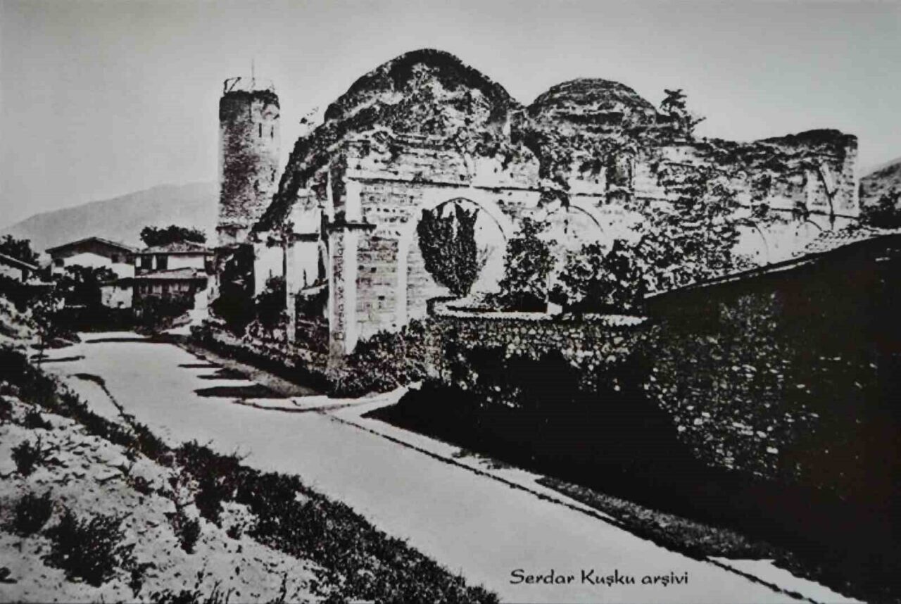 Bursa'daki tarihi Şahadet Camii, çökme riskiyle karşı karşıya. Ali Turan,