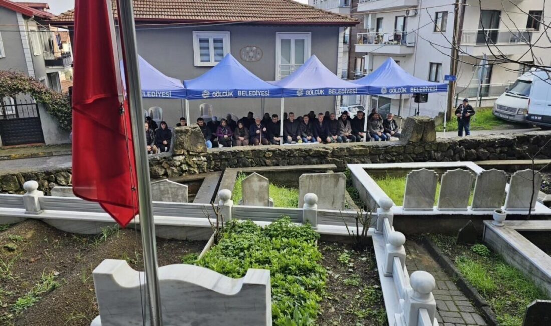 Gölcük’te Şehit Üsteğmen İsmail Demircan, Anma Töreniyle Dualarla Yad Edildi Terörle mücadelede 26 Ocak 1999'da şehit düşen Üsteğmen İsmail Demircan,
