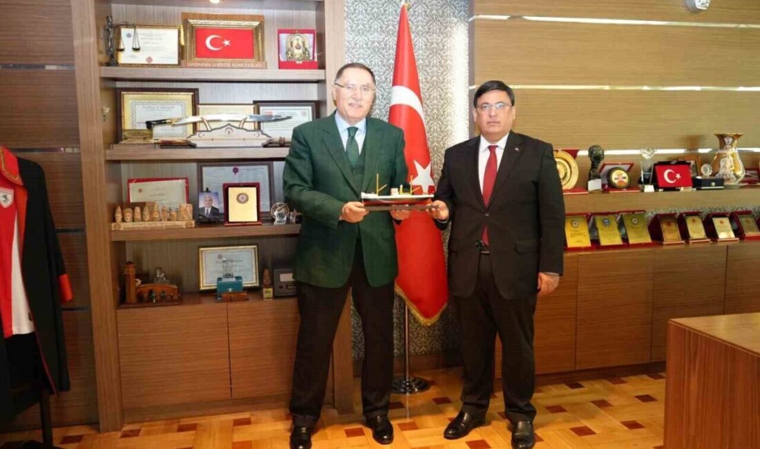 Eski Kamu Başdenetçisi Şeref Malkoç, Samsun’da Başsavcı Kılıç ve Baro Başkanı Yıldıran’ı ziyaret etti. Eski Kamu Başdenetçisi Şeref Malkoç, Samsun’da yaptığı ziyaretler kapsamında Cumhuriyet