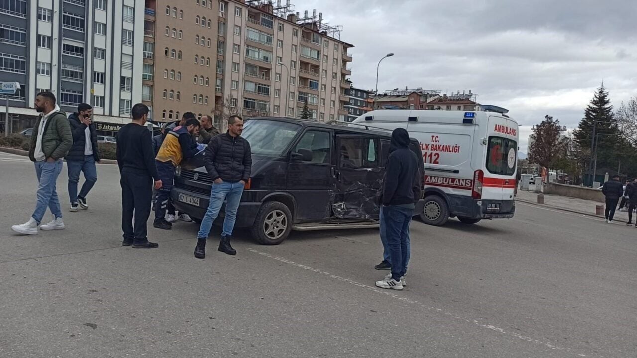 Konya'nın Seydişehir ilçesinde, Seyitharun Bulvarı'nda meydana gelen trafik kazasında G.A.D.