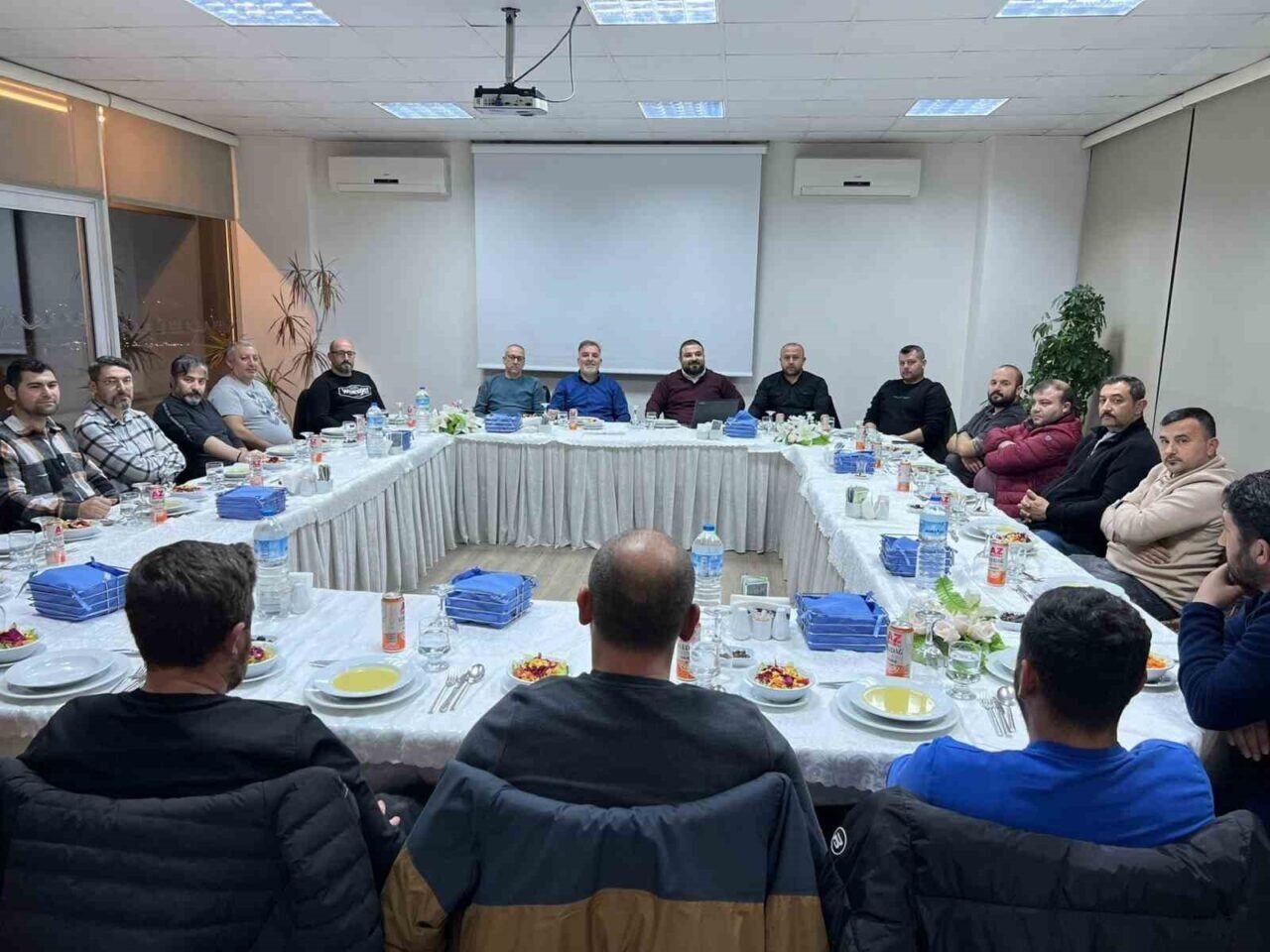 Bursa'nın Orhangazi ilçesindeki Sirena Marine yat ve tekne fabrikasında bin