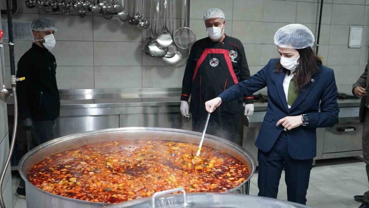 Şırnak'ta "Sıcak Yemek Projesi" ile günde bin ihtiyaç sahibi aileye