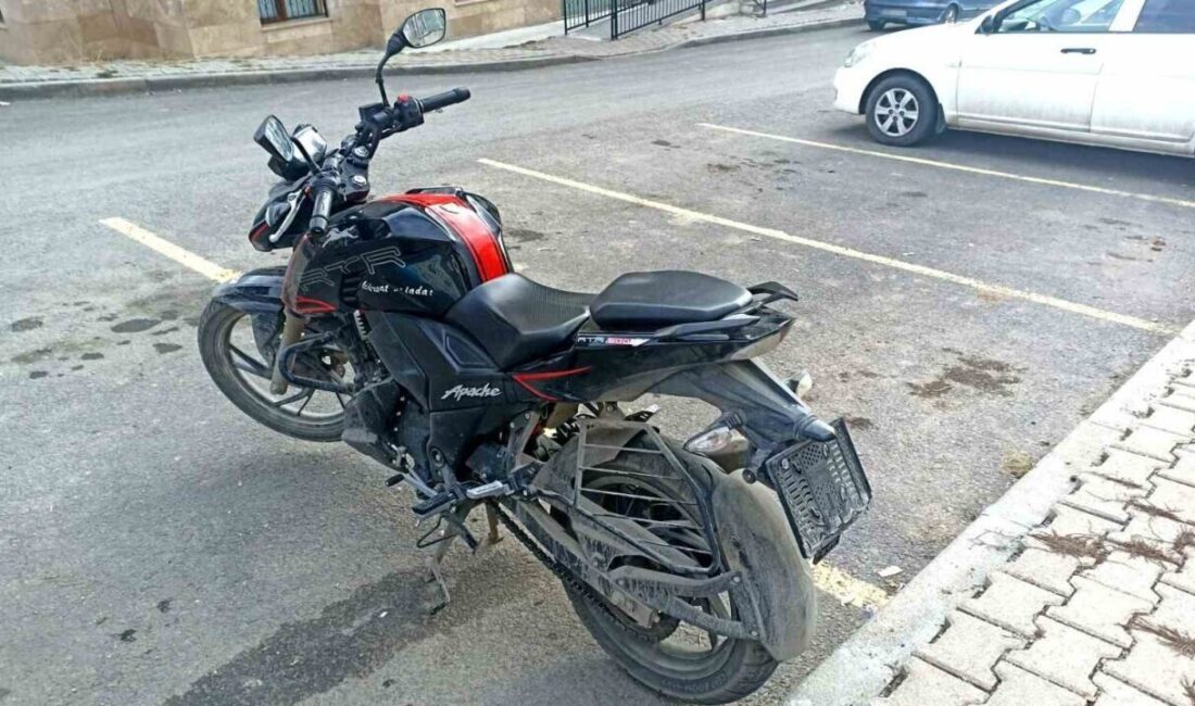 Sivas’ta İki Motosiklet Hırsızlığı Olayının Şüphelileri Yakalandı Sivas’ta iki motosiklet hırsızlığının failleri, D.Y., E.Y. ve B.U. düzenlenen