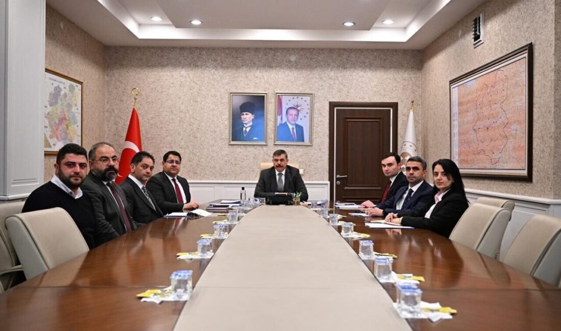 Erzurum’da Soğuk Süt Zinciri Projesi İçin Toplantı Gerçekleştirildi Erzurum’da Vali Mustafa Çiftçi liderliğinde gerçekleştirilen toplantıda, Soğuk Zincir Süt