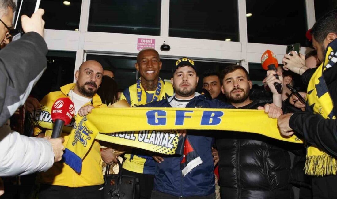Fenerbahçe, Anderson Talisca ile Transferde Anlaşma Sağladı! Fenerbahçe, Brezilyalı oyuncu Anderson Talisca ile anlaştı. 30 yaşındaki futbolcu,