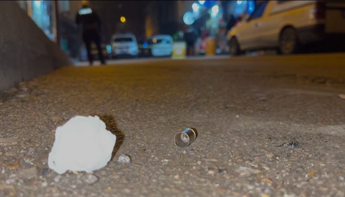 Bursa'nın Osmangazi ilçesinde bir tekel bayisine iki kişi tarafından silahlı