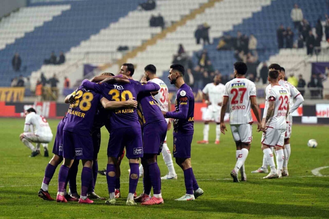 Trendyol Süper Lig'in 22. haftasında Eyüpspor, Sivasspor'u 89. dakikada Mame