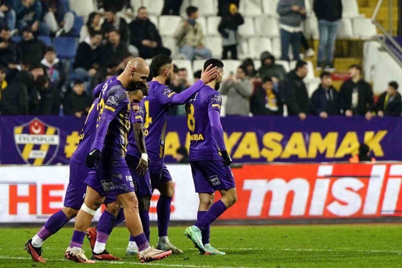 Trendyol Süper Lig'in 20. haftasında Eyüpspor, Alanyaspor'u 3-0 yenerek önemli